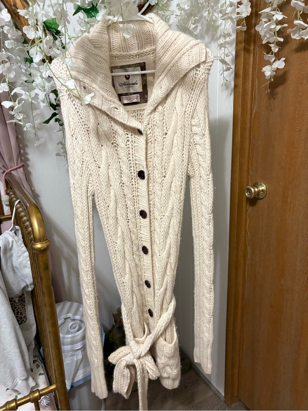 Abercrombie & Fitch Y2K Vintage Cream Cable-Knit Button Cardigan with Tie Belt